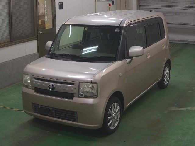 TOYOTA PIXIS SPACE 2012