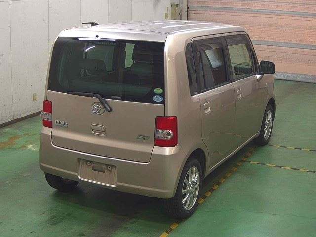 TOYOTA PIXIS SPACE 2012