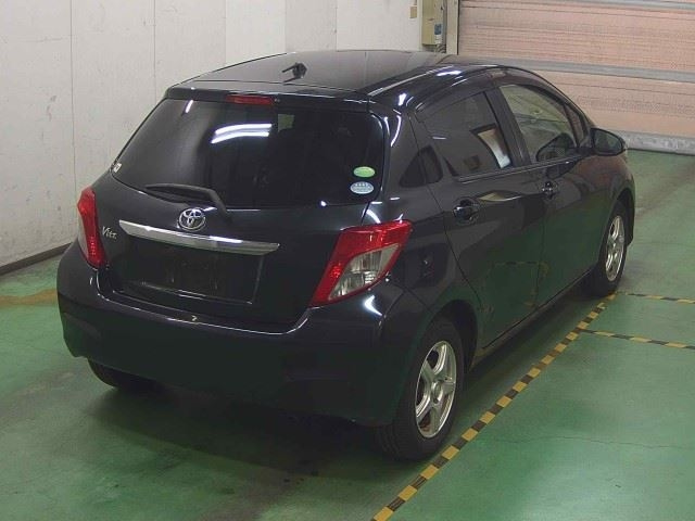 TOYOTA VITZ 2013