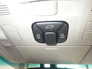 TOYOTA VELLFIRE 2013