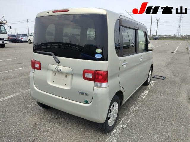 DAIHATSU TANTO 2010