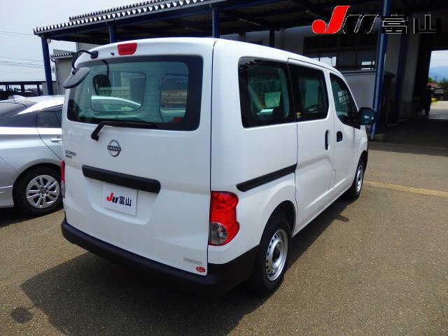 NISSAN NV200 2022
