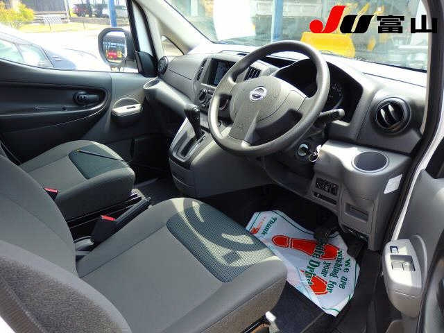 NISSAN NV200 2022