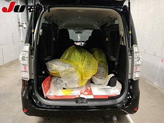 TOYOTA VOXY 2010