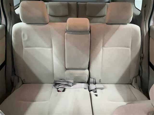 TOYOTA ISIS 2011