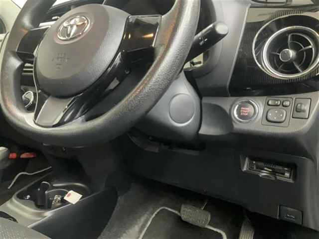 TOYOTA VITZ 2018