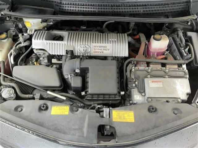 TOYOTA PRIUS ALPHA 2011