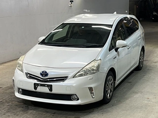 TOYOTA PRIUS ALPHA 2013