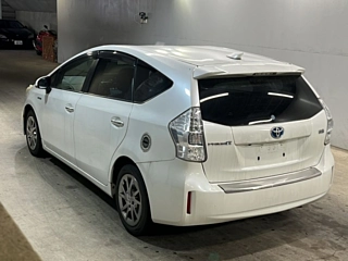 TOYOTA PRIUS ALPHA 2013