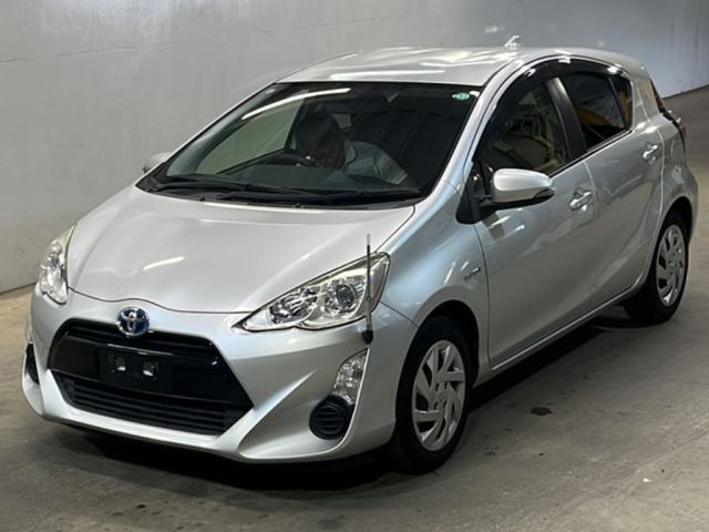TOYOTA AQUA 2015