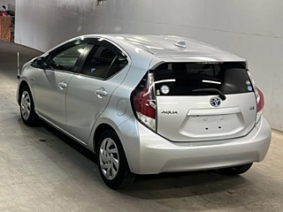 TOYOTA AQUA 2015
