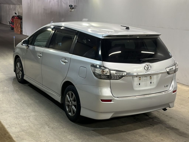 TOYOTA WISH 2014