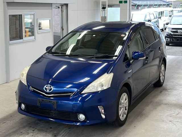 TOYOTA PRIUS ALPHA 2013