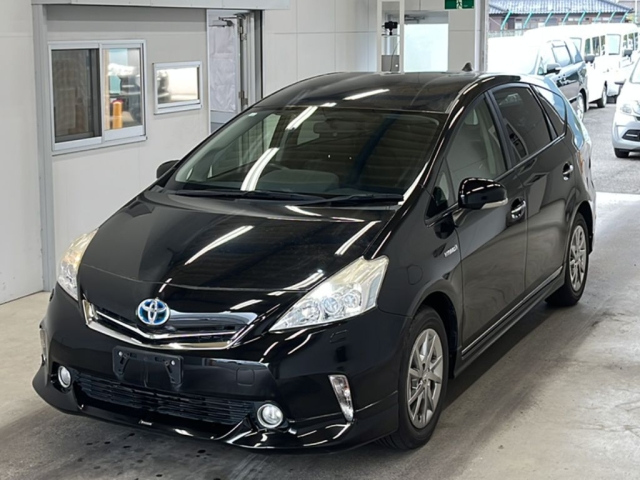 TOYOTA PRIUS ALPHA 2014