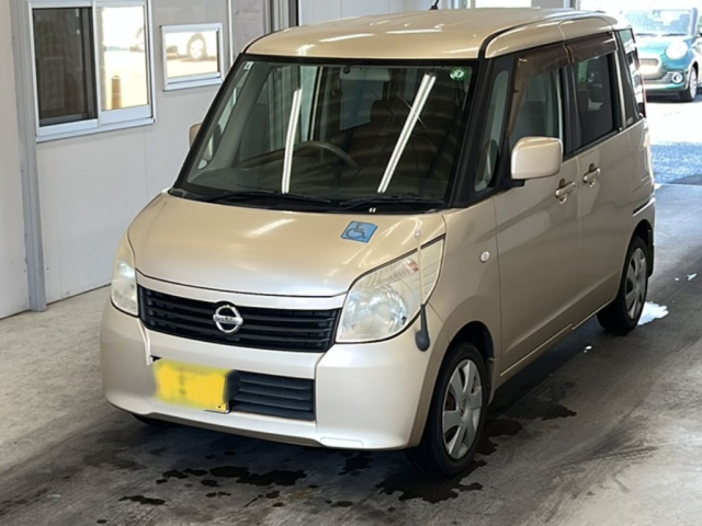 NISSAN ROOX 2011