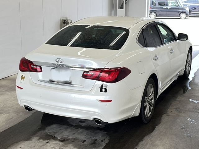 NISSAN FUGA 2017