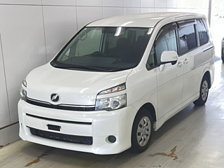TOYOTA VOXY 2013