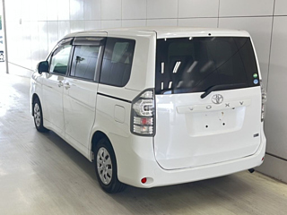 TOYOTA VOXY 2013