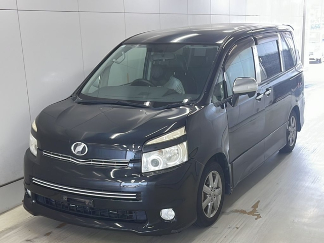 TOYOTA VOXY 2010