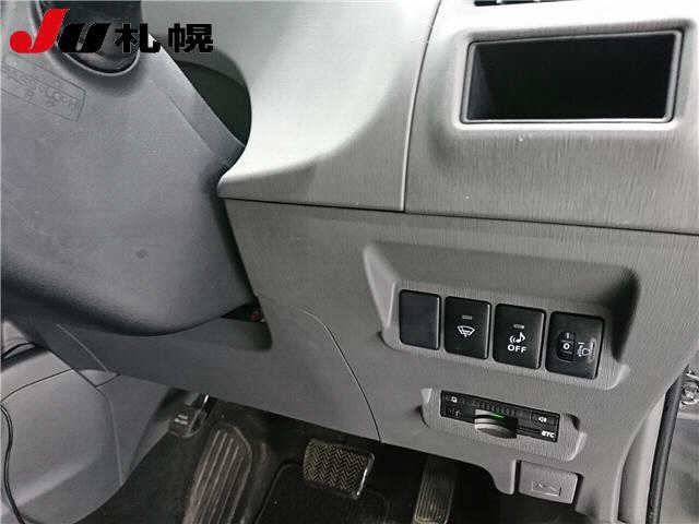 TOYOTA PRIUS ALPHA 2014