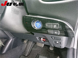 TOYOTA PRIUS 2018
