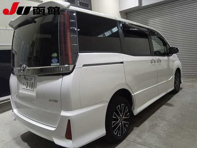TOYOTA NOAH 2018