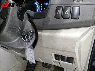 TOYOTA ISIS 2008