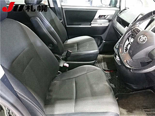 TOYOTA VOXY 2014