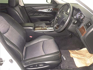 NISSAN FUGA 2019