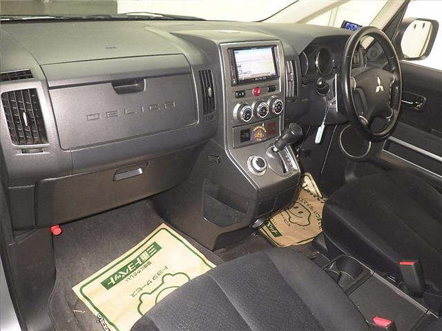 MITSUBISHI DELICA D5 2013