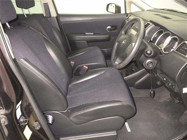 NISSAN TIIDA 2011