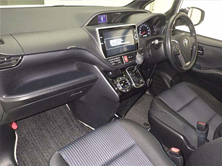 TOYOTA VOXY 2017