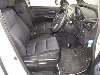 TOYOTA VOXY 2017