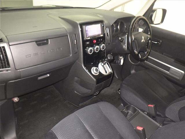 MITSUBISHI DELICA D5 2013