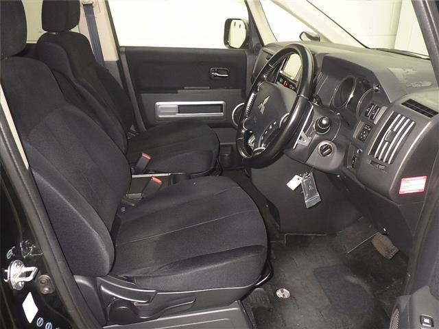 MITSUBISHI DELICA D5 2013