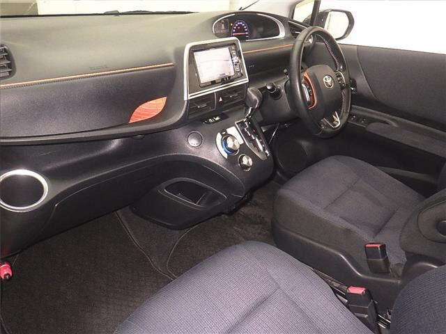 TOYOTA SIENTA 2018