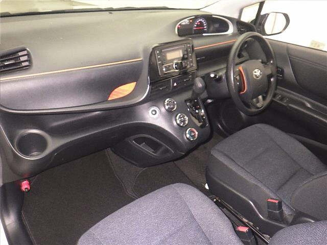 TOYOTA SIENTA 2016
