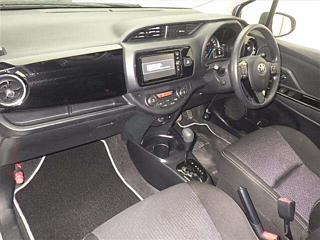 TOYOTA VITZ 2019