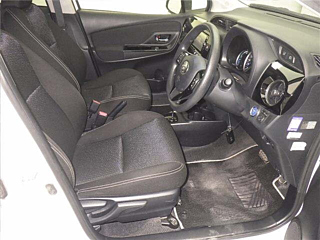 TOYOTA VITZ 2019