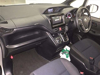 TOYOTA NOAH 2022
