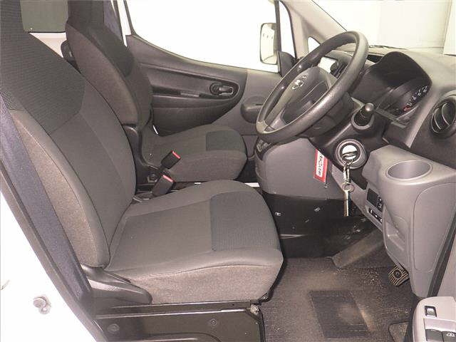 NISSAN NV200 2020