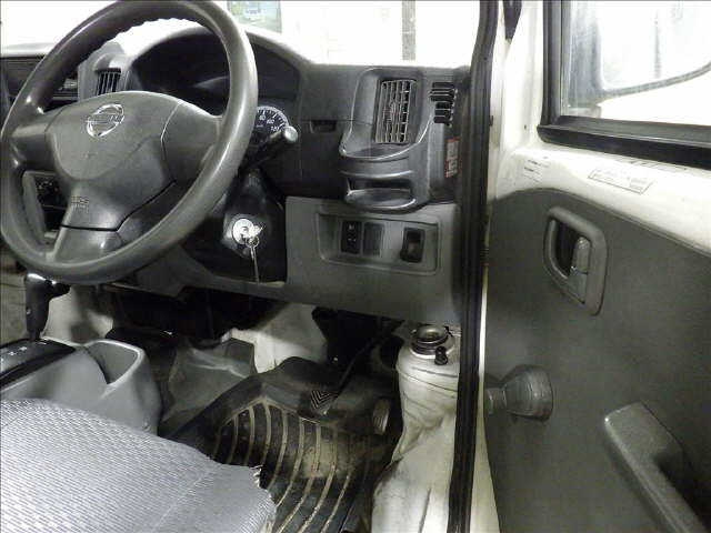 NISSAN CLIPPER TRUCK 2013