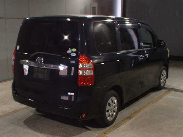 TOYOTA NOAH 2013