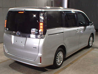 TOYOTA VOXY 2016