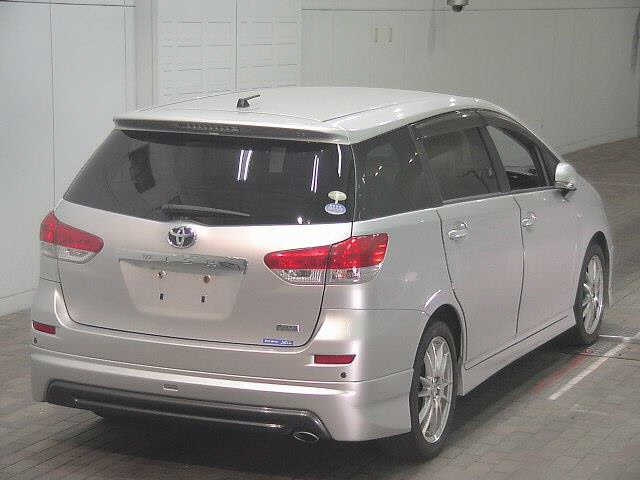 TOYOTA WISH 2010