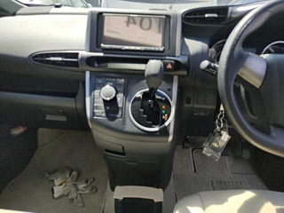 TOYOTA WISH 2010