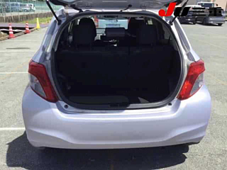 TOYOTA VITZ 2013