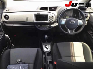 TOYOTA VITZ 2013