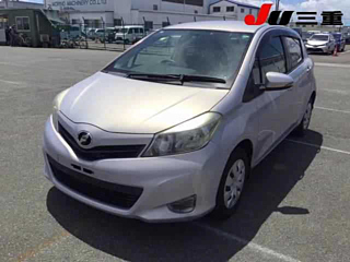 TOYOTA VITZ 2013
