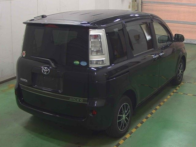TOYOTA SIENTA 2013
